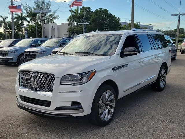 2024 Lincoln Navigator L Reserve photo 3