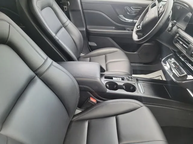 2024 Lincoln Corsair Premiere photo 11