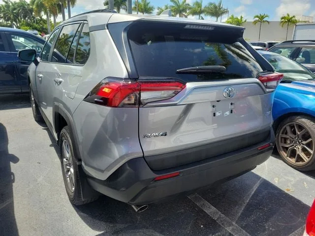 2025 Toyota RAV4 XLE photo 3