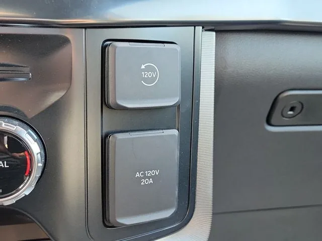 2025 Ford F-150 Platinum photo 32