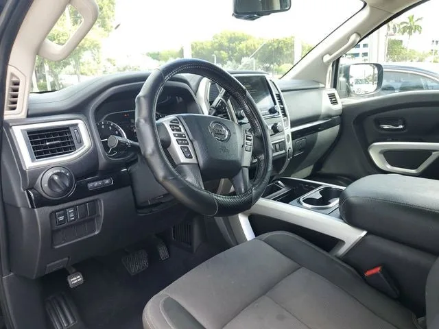 2021 Nissan Titan SV photo 14