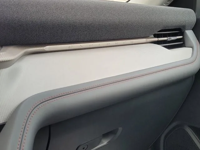 2026 Ford Explorer Active photo 29