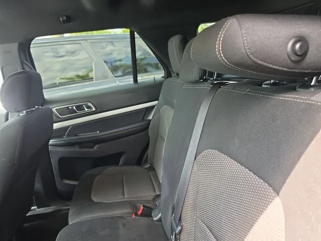 2017 Ford Explorer XLT photo 8