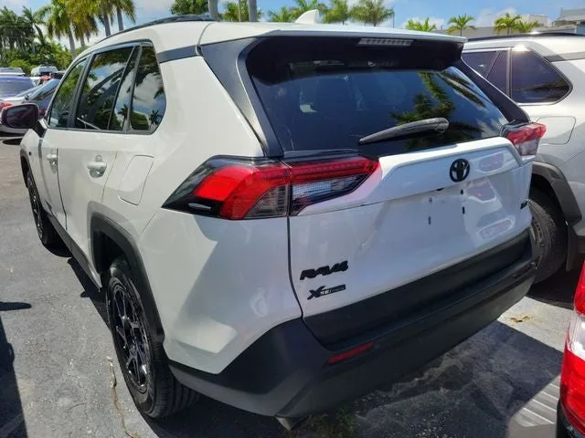2021 Toyota RAV4 XLE photo 4