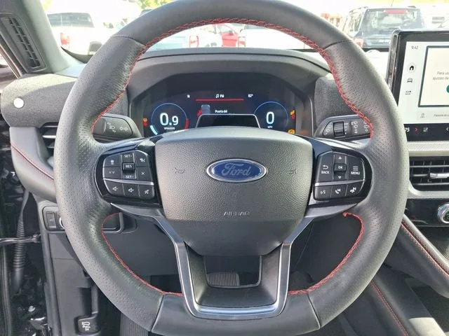 2025 Ford Explorer ST-Line photo 15