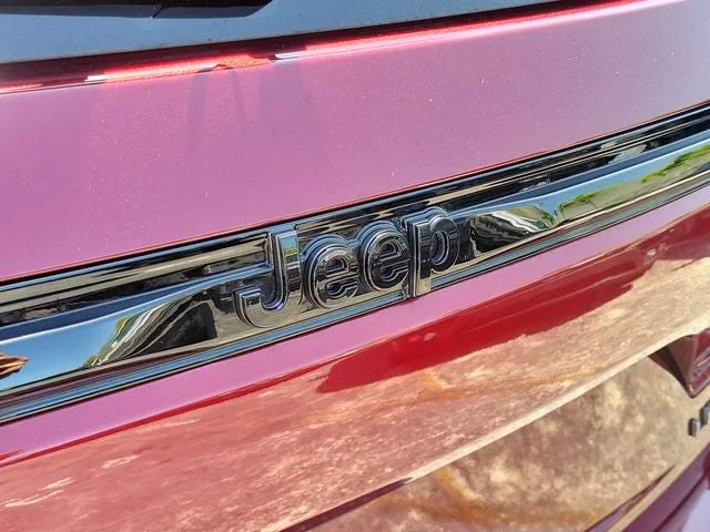 2025 Jeep Grand Cherokee Limited photo 5