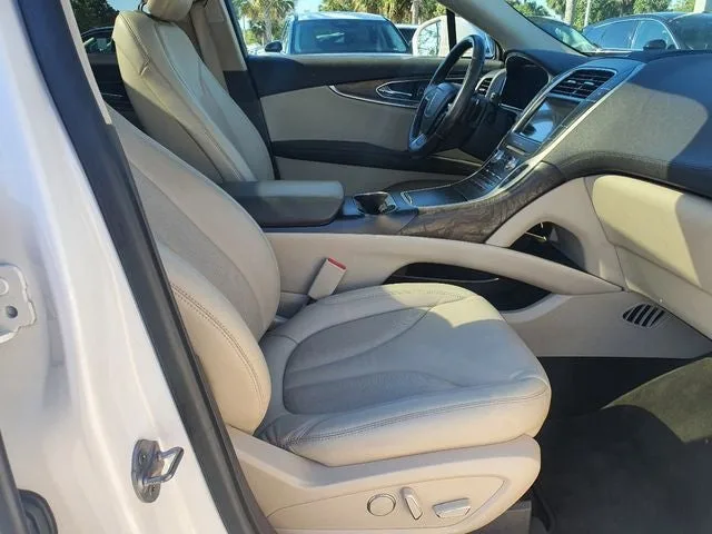 2019 Lincoln Nautilus Select photo 28
