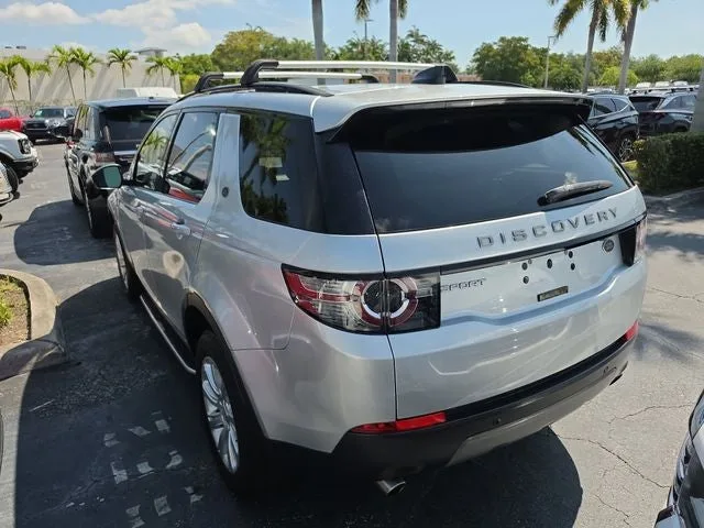 2018 Land Rover Discovery Sport SE photo 4