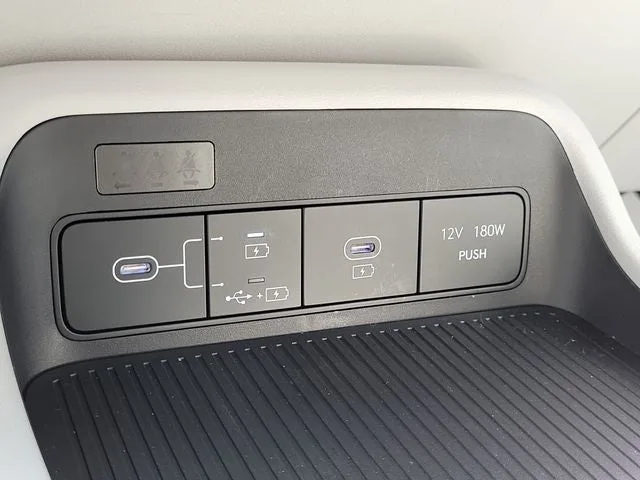 2025 Hyundai Kona SEL photo 25