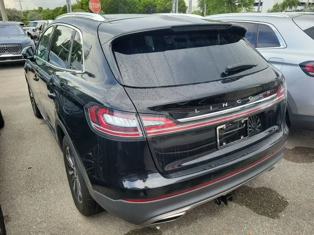 2023 Lincoln Nautilus Standard photo 3