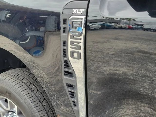 2025 Ford F-250SD XLT photo 6