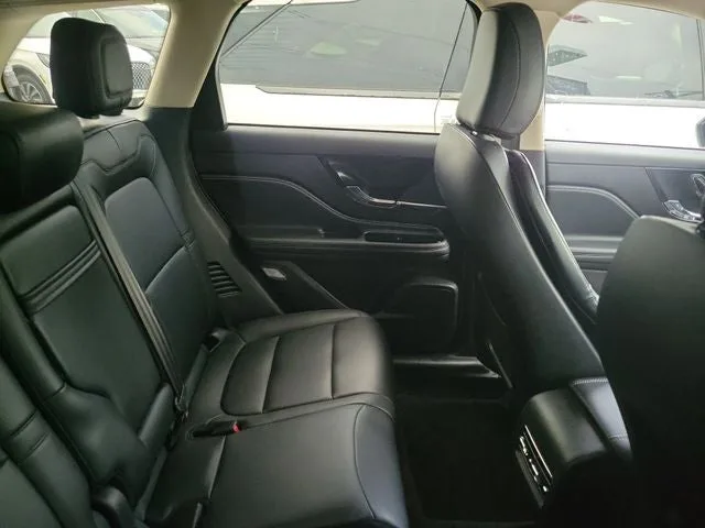 2024 Lincoln Corsair Premiere photo 8
