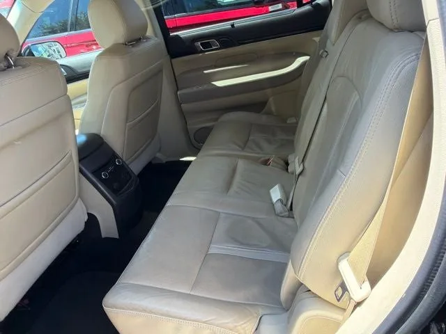 2019 Lincoln MKT Standard photo 2
