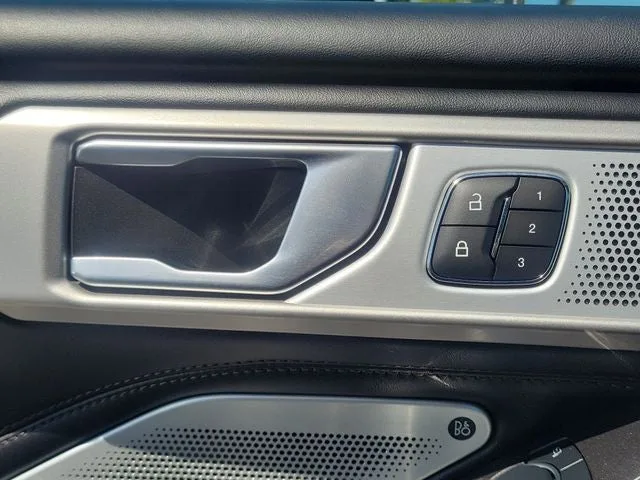 2023 Ford Explorer Platinum photo 16