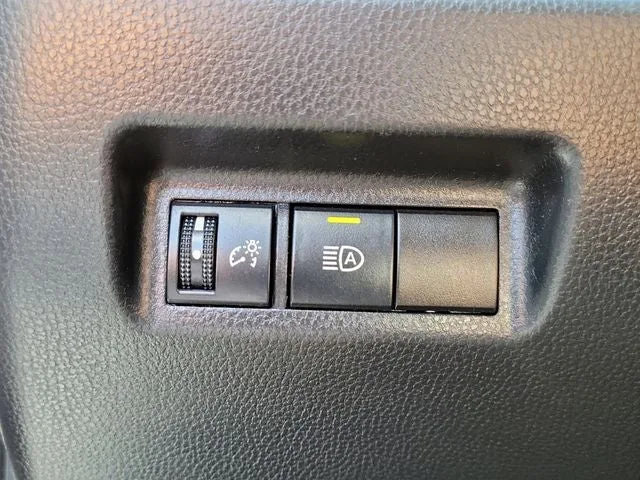 2021 Toyota RAV4 XLE photo 13
