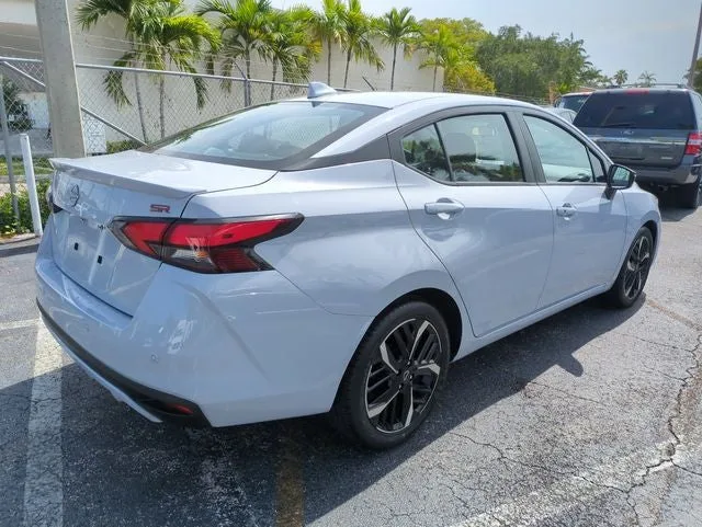 2023 Nissan Versa 1.6 SR photo 3