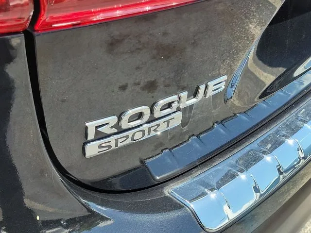 2017 Nissan Rogue Sport SL photo 5