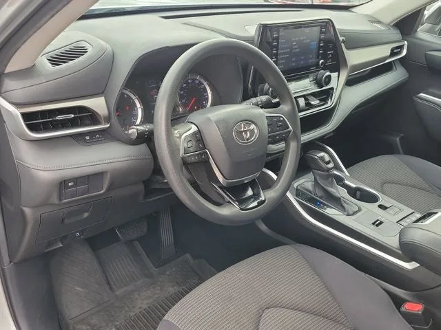 2021 Toyota Highlander L photo 9