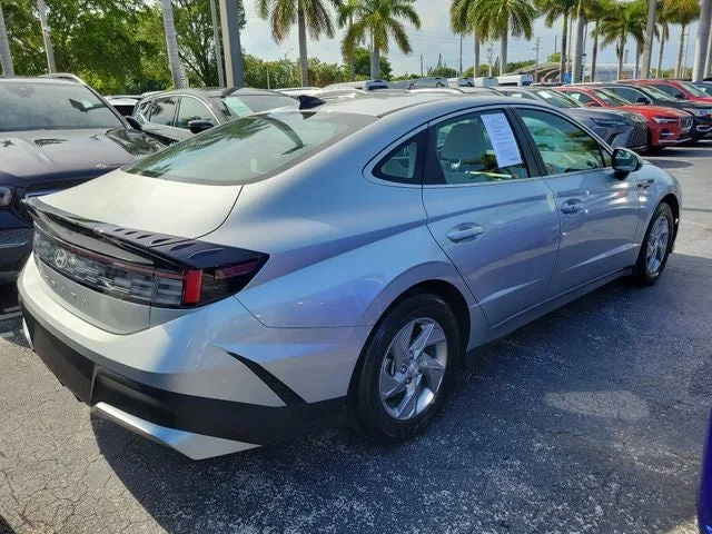 2025 Hyundai Sonata SE photo 3