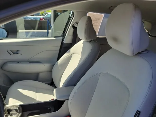 2025 Hyundai Kona SEL photo 8