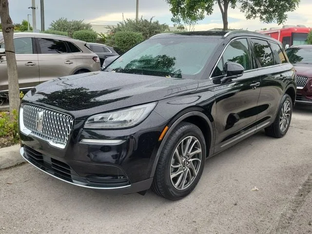 2021 Lincoln Corsair Standard photo 3