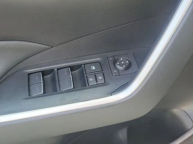 2025 Toyota RAV4 XLE photo 16