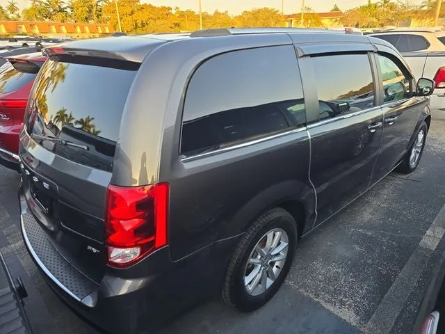 2020 Dodge Grand Caravan SXT photo 3