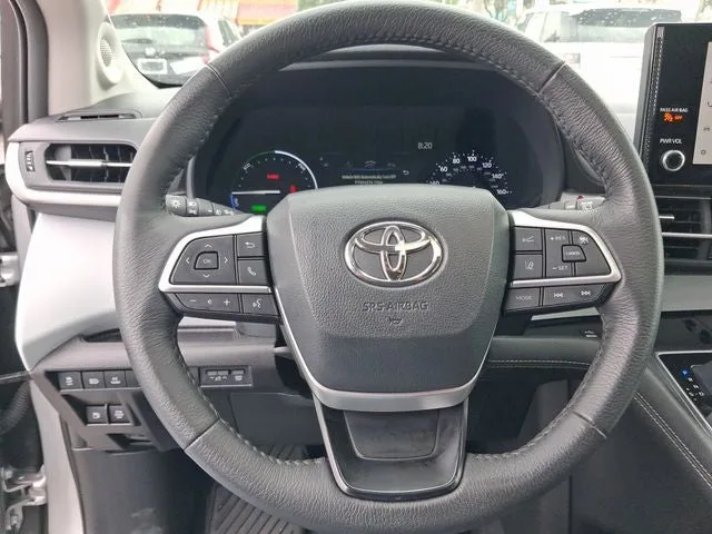 2025 Toyota Sienna XLE 8 Passenger photo 15
