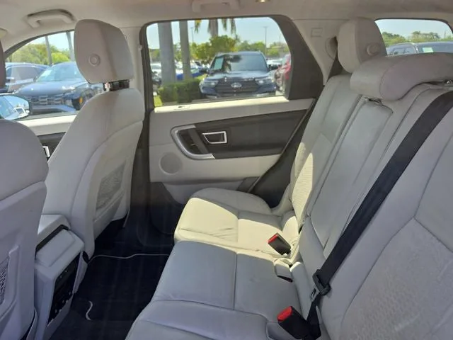 2018 Land Rover Discovery Sport SE photo 12