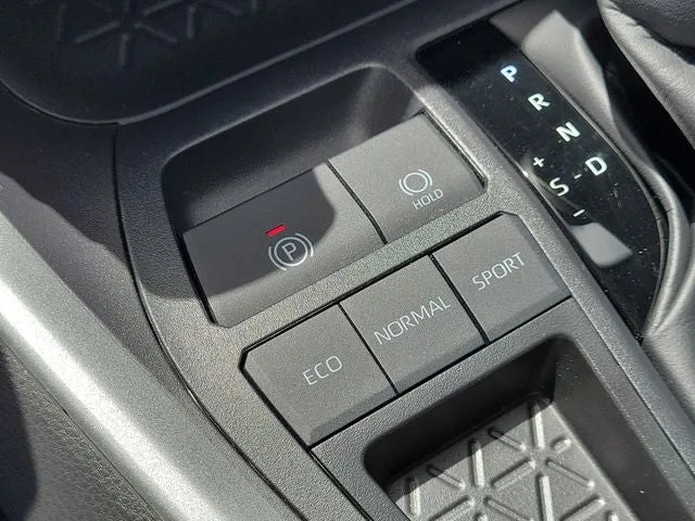 2025 Toyota RAV4 XLE photo 27
