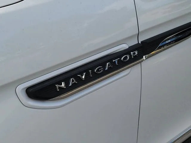 2024 Lincoln Navigator L Reserve photo 11