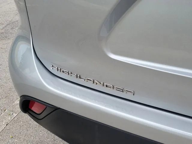 2021 Toyota Highlander L photo 7
