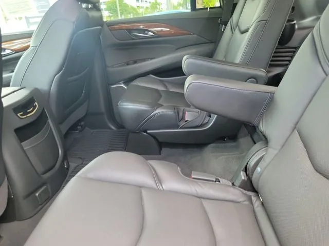 2020 Cadillac Escalade Base photo 9