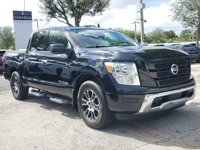 2021 Nissan Titan SV photo 27