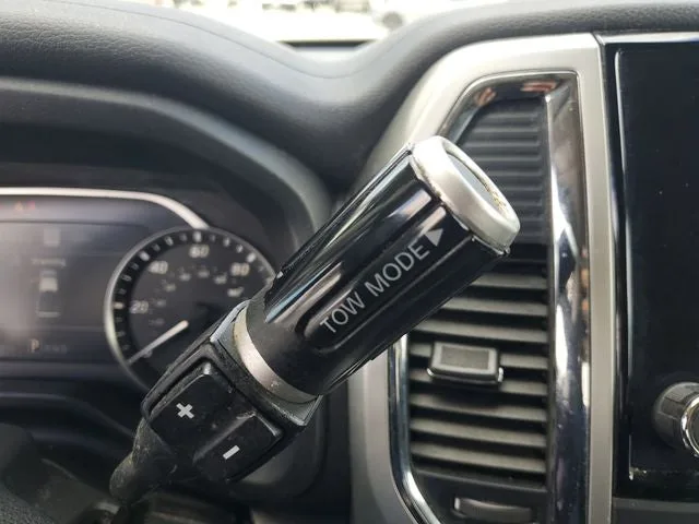2021 Nissan Titan SV photo 22