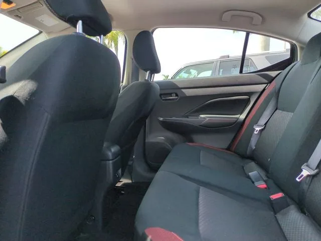 2023 Nissan Versa 1.6 SR photo 11