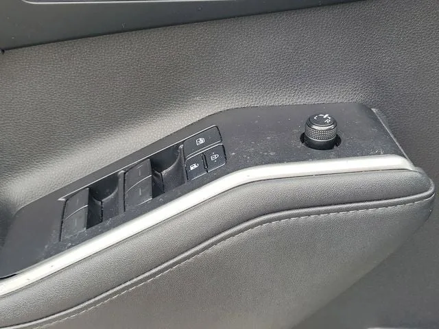 2021 Toyota Highlander L photo 18