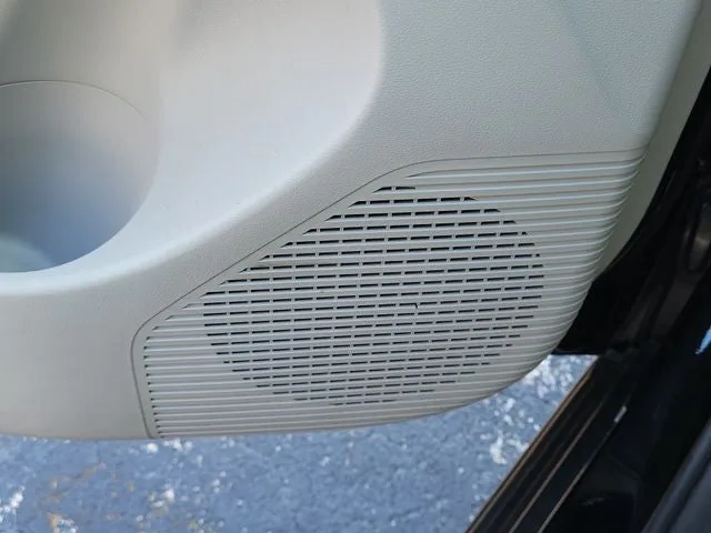 2025 Hyundai Kona SEL photo 16