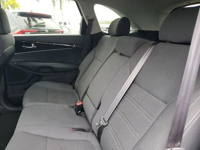 2017 Kia Sorento LX photo 16