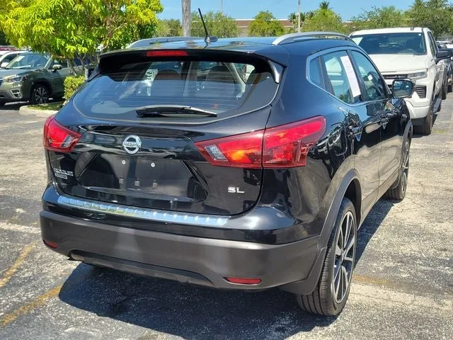 2017 Nissan Rogue Sport SL photo 3