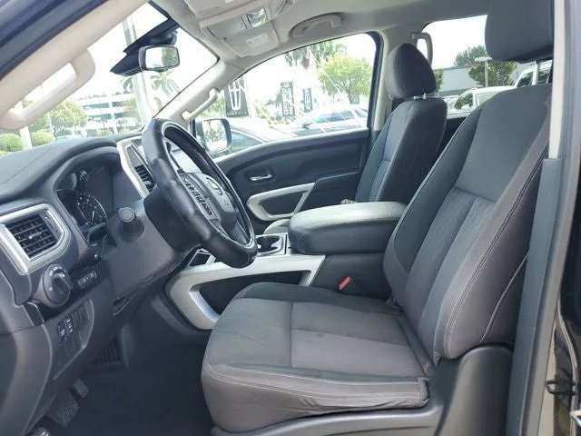 2021 Nissan Titan SV photo 12