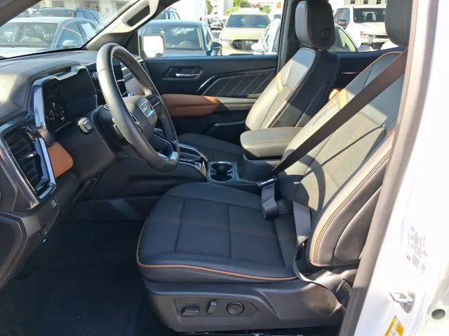 2025 GMC Canyon AT4 photo 12