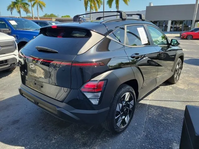 2025 Hyundai Kona SEL photo 3