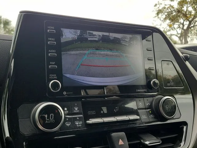 2021 Toyota Highlander L photo 25