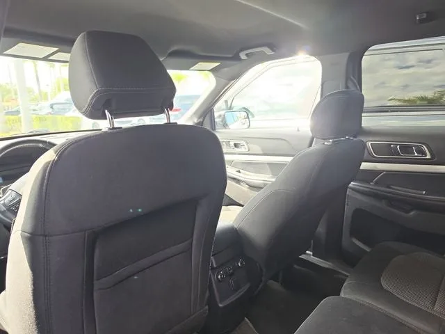 2017 Ford Explorer XLT photo 9