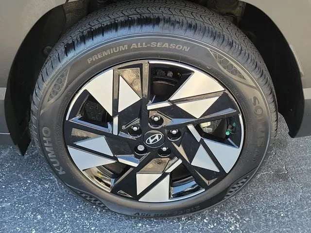 2025 Hyundai Kona SEL photo 6