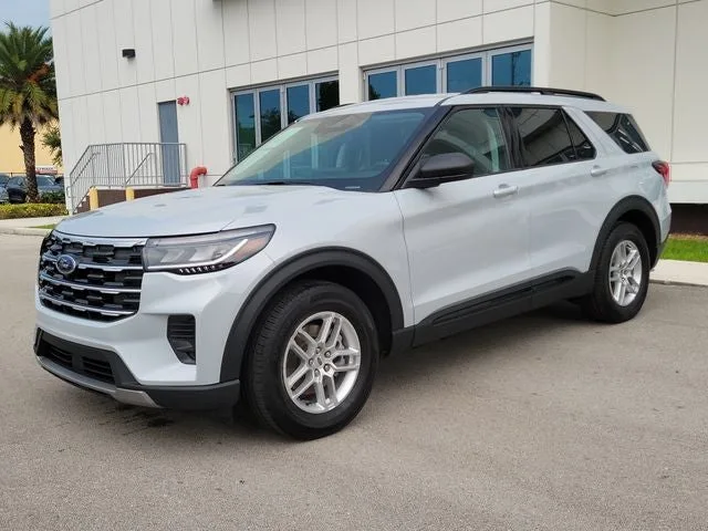 2026 Ford Explorer Active photo 3