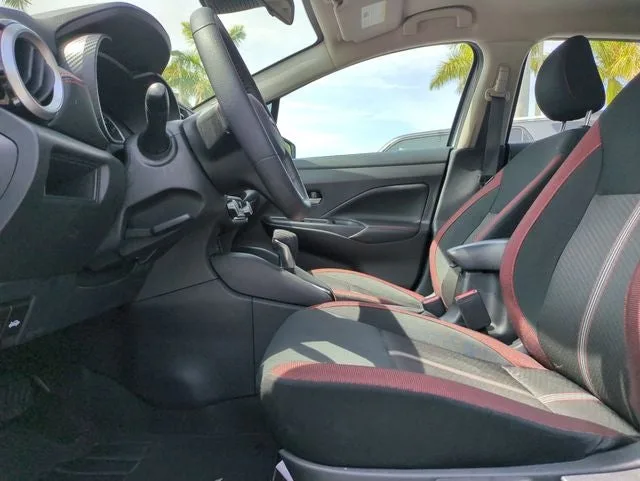 2023 Nissan Versa 1.6 SR photo 19