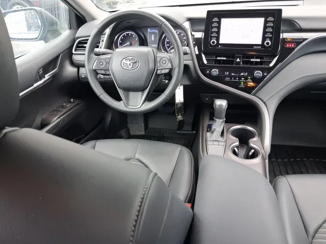 2022 Toyota Camry SE photo 8