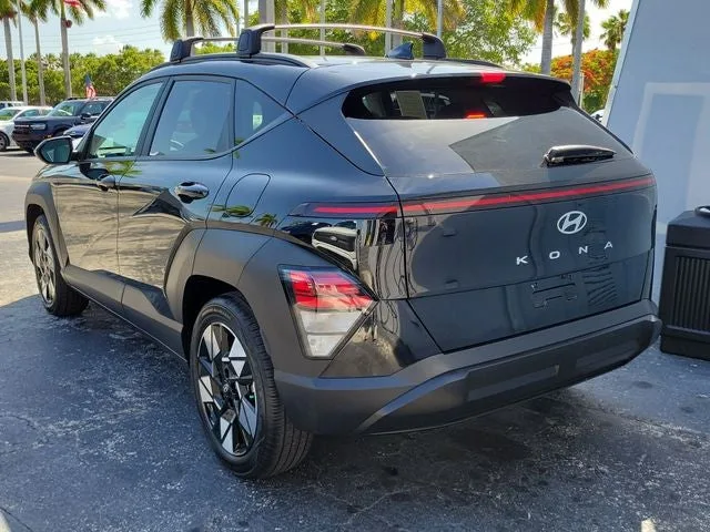 2025 Hyundai Kona SEL photo 4